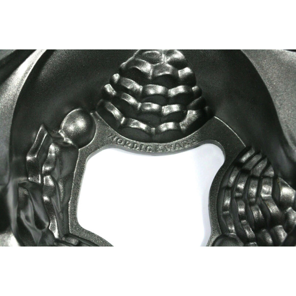 Nordicware Holiday Christmas Wreath Bundt Cake Pan - Picture 4 of 4